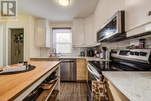 284 Westcourt Place, Waterloo, ON - Indoor Photo Showing Kitchen With Stainless Steel Kitchen