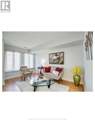 18 - 840 Dundas Street, Mississauga, ON - Indoor Photo Showing Living Room