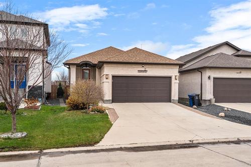 22 Barkwood Bay, Winnipeg, MB - Outdoor With Facade