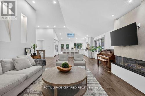 1188 Fair Birch Drive, Mississauga, ON - Indoor Photo Showing Living Room With Fireplace
