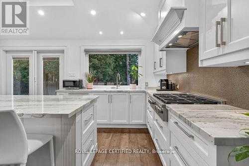 1188 Fair Birch Drive, Mississauga, ON - Indoor Photo Showing Kitchen With Upgraded Kitchen