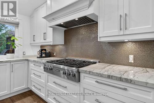 1188 Fair Birch Drive, Mississauga, ON - Indoor Photo Showing Kitchen With Upgraded Kitchen