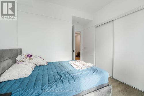 215 - 215 Lakeshore Road W, Mississauga, ON - Indoor Photo Showing Bedroom