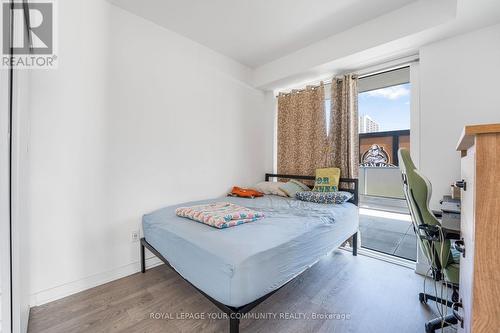 215 - 215 Lakeshore Road W, Mississauga, ON - Indoor Photo Showing Bedroom