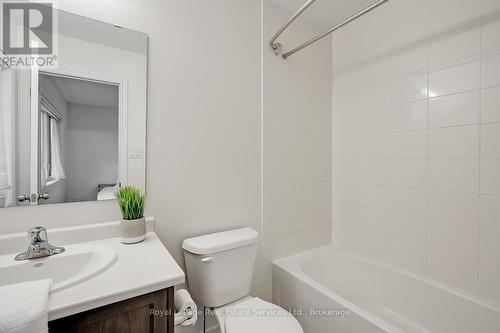 3966 Koenig Road, Burlington (Alton), ON - Indoor Photo Showing Bathroom