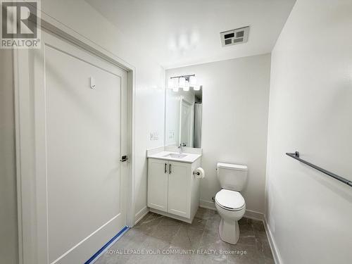 B908 - 715 Davis Drive, Newmarket, ON - Indoor Photo Showing Bathroom