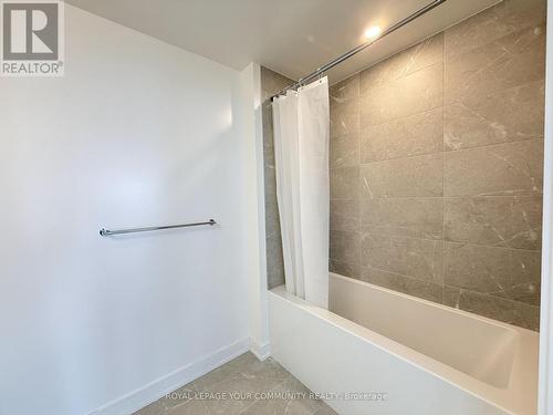 B908 - 715 Davis Drive, Newmarket, ON - Indoor Photo Showing Bathroom