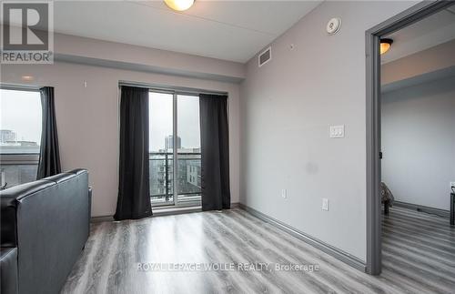 609F - 275 Larch Street, Waterloo, ON - Indoor Photo Showing Other Room
