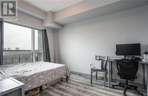 609F - 275 Larch Street, Waterloo, ON - Indoor Photo Showing Bedroom