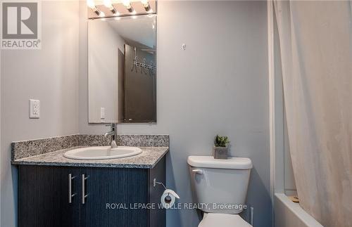 609F - 275 Larch Street, Waterloo, ON - Indoor Photo Showing Bathroom