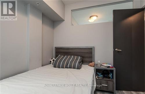 609F - 275 Larch Street, Waterloo, ON - Indoor Photo Showing Bedroom