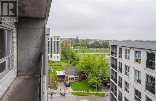 609F - 275 Larch Street, Waterloo, ON - Outdoor