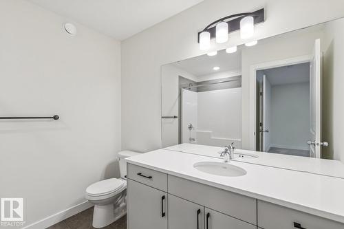 309 26 St Sw, Edmonton, AB - Indoor Photo Showing Bathroom