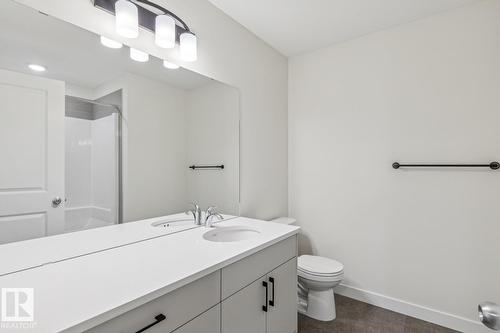 309 26 St Sw, Edmonton, AB - Indoor Photo Showing Bathroom