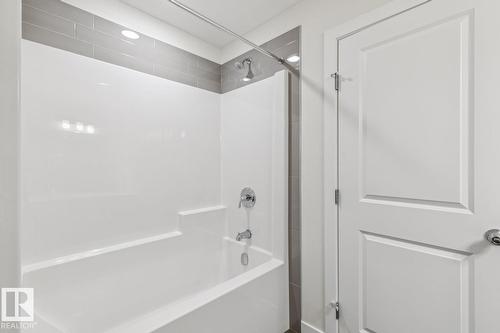 309 26 St Sw, Edmonton, AB - Indoor Photo Showing Bathroom