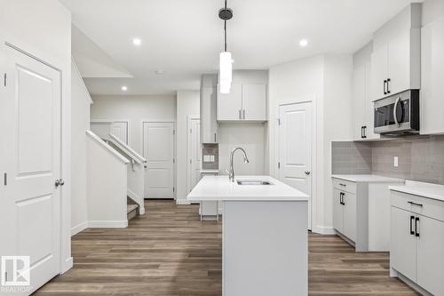 309 26 St Sw, Edmonton, AB - Indoor Photo Showing Kitchen