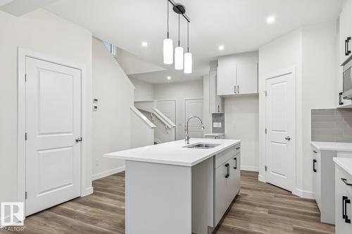 309 26 St Sw, Edmonton, AB - Indoor Photo Showing Kitchen