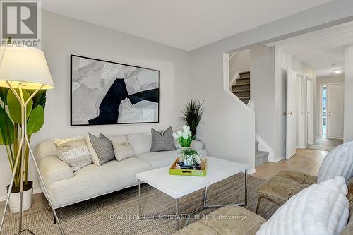 2603 Pimlico Crescent, Ottawa, ON - Indoor Photo Showing Living Room