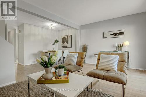 2603 Pimlico Crescent, Ottawa, ON - Indoor Photo Showing Living Room