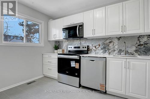 2603 Pimlico Crescent, Ottawa, ON - Indoor Photo Showing Kitchen