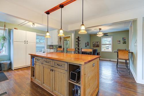 280 Mugford Road, Kelowna, BC - Indoor Photo Showing Kitchen