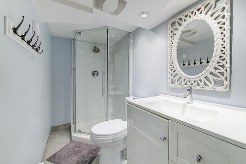 280 Mugford Road, Kelowna, BC - Indoor Photo Showing Bathroom
