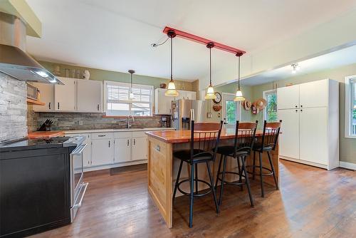 280 Mugford Road, Kelowna, BC - Indoor Photo Showing Kitchen