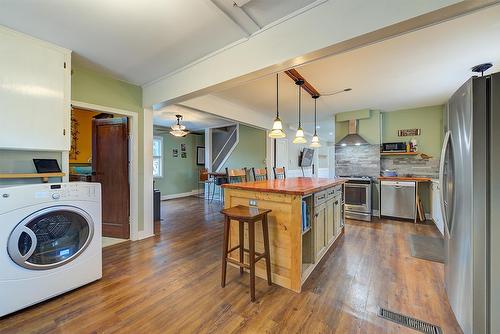 280 Mugford Road, Kelowna, BC - Indoor Photo Showing Laundry Room
