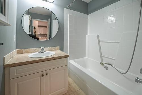 4866 Emerald Avenue, Canal Flats, BC - Indoor Photo Showing Bathroom