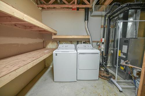 4866 Emerald Avenue, Canal Flats, BC - Indoor Photo Showing Laundry Room