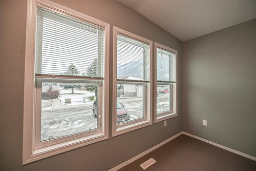 4866 Emerald Avenue, Canal Flats, BC - Indoor Photo Showing Other Room