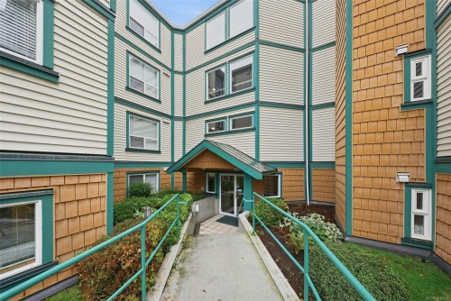 306-894 Vernon Ave, Saanich, BC - Outdoor