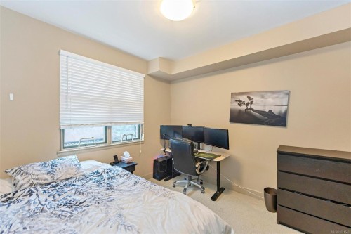 318-1620 Mckenzie Ave, Saanich, BC - Indoor Photo Showing Bedroom