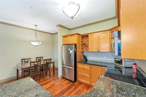 318-1620 Mckenzie Ave, Saanich, BC - Indoor Photo Showing Kitchen