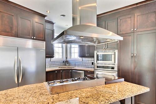Kitchen - 10 Rue De La Pointe-Aux-Bleuets, Fossambault-Sur-Le-Lac, QC - Indoor Photo Showing Kitchen With Upgraded Kitchen