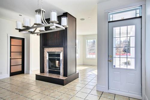 Dining room - 10 Rue De La Pointe-Aux-Bleuets, Fossambault-Sur-Le-Lac, QC - Indoor Photo Showing Other Room With Fireplace