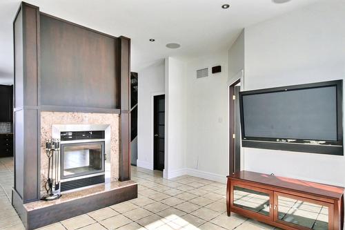 Living room - 10 Rue De La Pointe-Aux-Bleuets, Fossambault-Sur-Le-Lac, QC - Indoor Photo Showing Other Room With Fireplace
