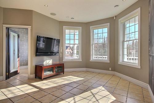 Living room - 10 Rue De La Pointe-Aux-Bleuets, Fossambault-Sur-Le-Lac, QC - Indoor Photo Showing Other Room