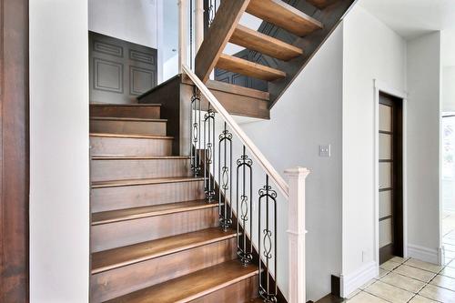 Staircase - 10 Rue De La Pointe-Aux-Bleuets, Fossambault-Sur-Le-Lac, QC - Indoor Photo Showing Other Room