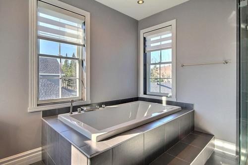 Bathroom - 10 Rue De La Pointe-Aux-Bleuets, Fossambault-Sur-Le-Lac, QC - Indoor Photo Showing Bathroom