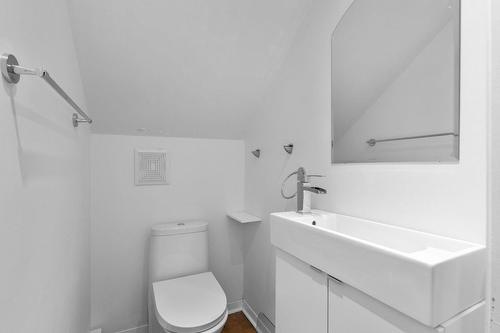 Powder room - 370 Boul. St-Joseph E., Montréal (Le Plateau-Mont-Royal), QC - Indoor Photo Showing Bathroom