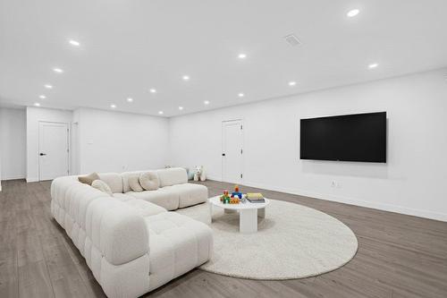 Family room - 539 Church Street, Beaconsfield, QC - Indoor Photo Showing Living Room