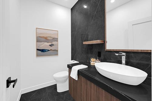 Powder room - 539 Church Street, Beaconsfield, QC - Indoor Photo Showing Bathroom