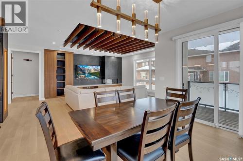 8267 Wascana Gardens Point, Regina, SK - Indoor Photo Showing Dining Room