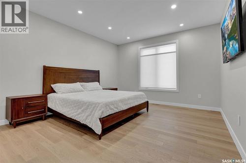 8267 Wascana Gardens Point, Regina, SK - Indoor Photo Showing Bedroom