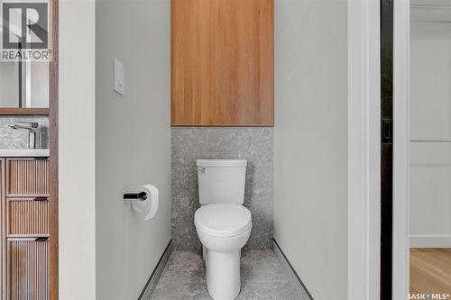 8267 Wascana Gardens Point, Regina, SK - Indoor Photo Showing Bathroom