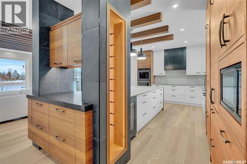 8267 Wascana Gardens Point, Regina, SK - Indoor Photo Showing Kitchen