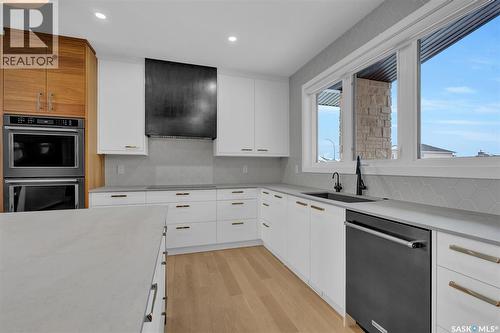8267 Wascana Gardens Point, Regina, SK - Indoor Photo Showing Kitchen
