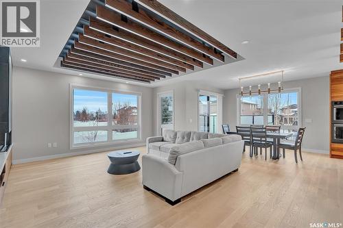 8267 Wascana Gardens Point, Regina, SK - Indoor Photo Showing Living Room