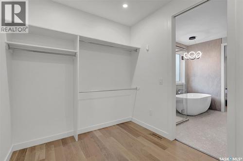 8267 Wascana Gardens Point, Regina, SK - Indoor